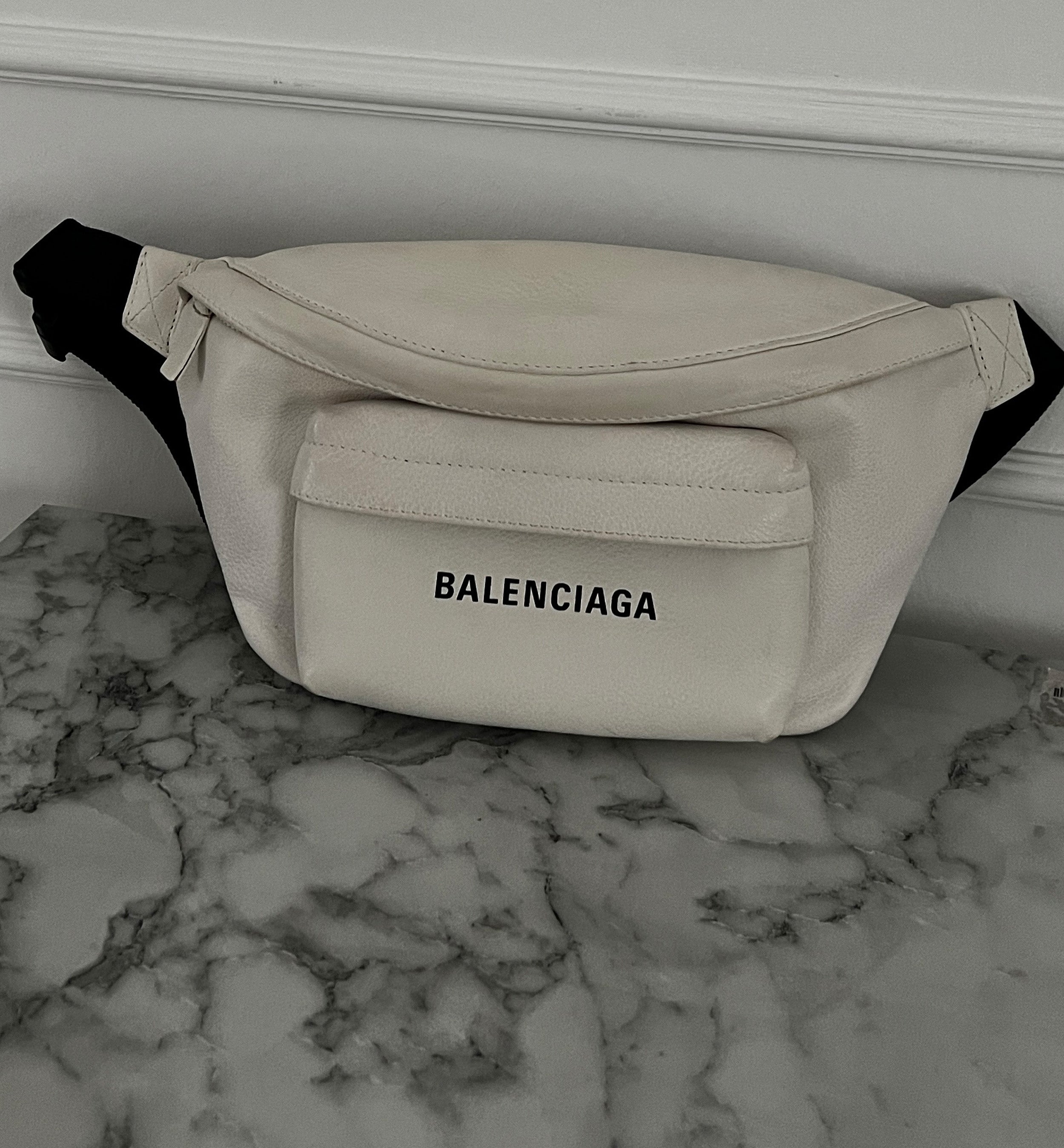 Balenciaga Bauchtasche