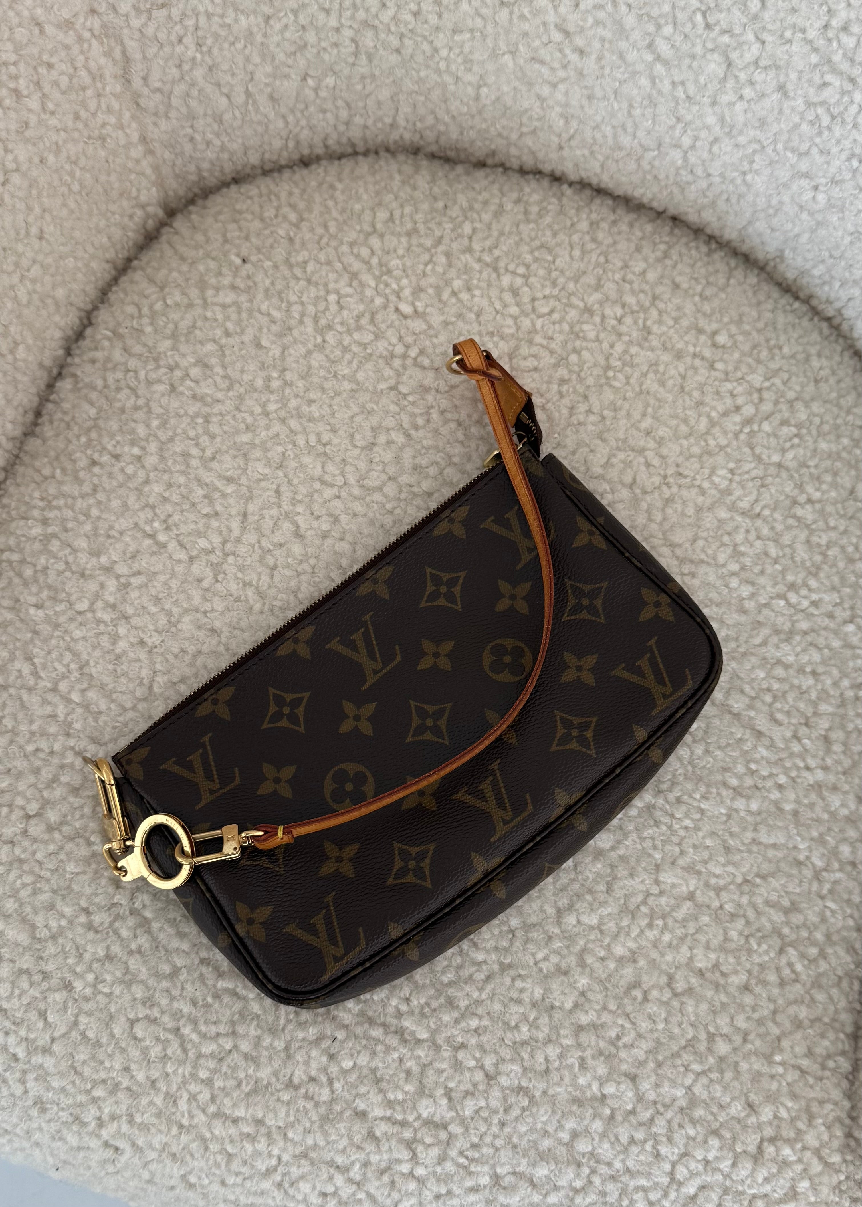 Louis Vuitton Pochette