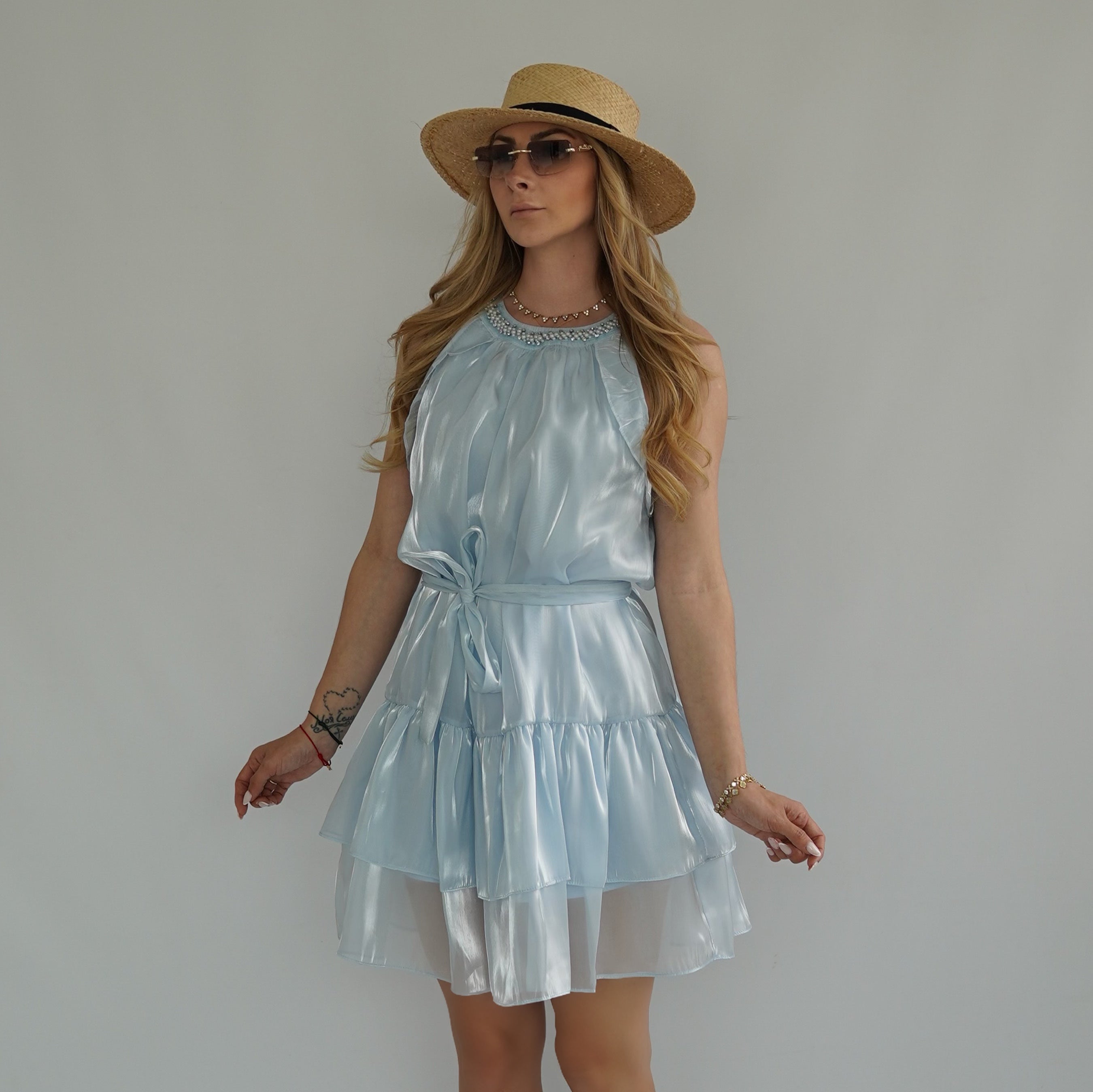 Kleid mit Perlen