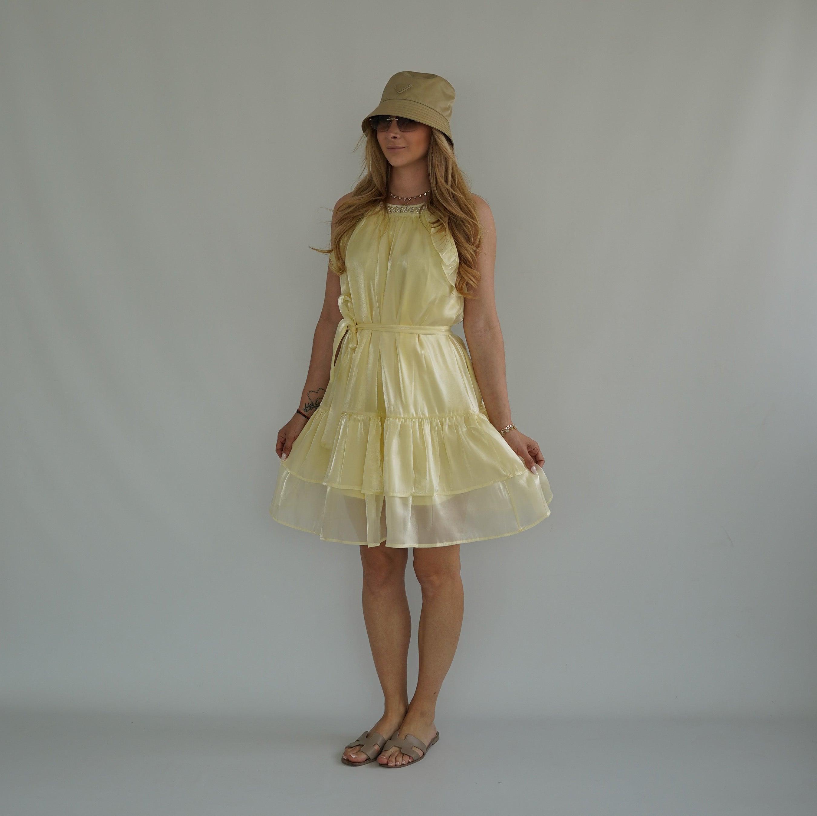 Kleid mit Perlen